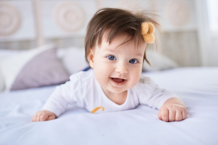 age-bebe-tenir-tete