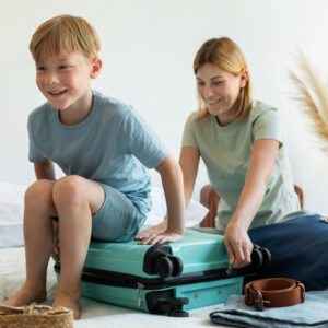 Comment apprendre à votre enfant à faire sa valise pour les vacances ?