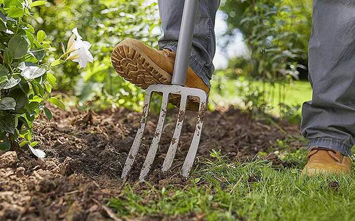 outils jardiniers fourche beche