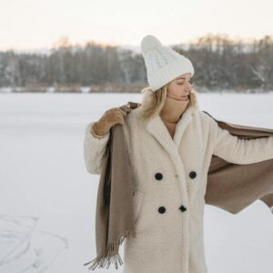 Accessoires de mode hivernaux : Les essentiels pour affronter le froid avec style