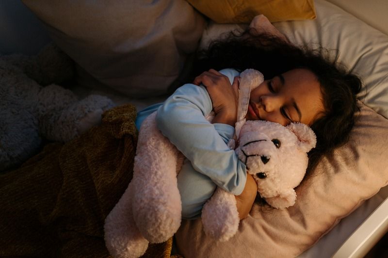enfant au lit