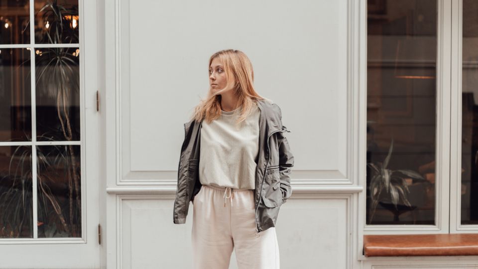 porter le sweat dans un style plus habillé 2